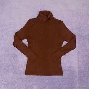 Jon & Anna contemporary brown ribbed sweater with turtle neck sized medium